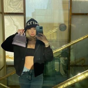 Meet your Posher, Markell